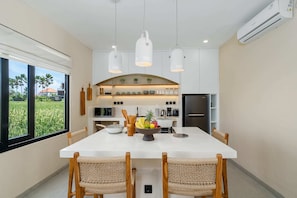 Villa | Cuisine privée | Réfrigérateur, micro-ondes, plaque de cuisson, grille-pain