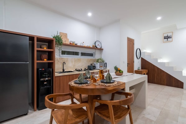 Villa | Cuisine privée | Réfrigérateur, micro-ondes, plaque de cuisson, grille-pain
