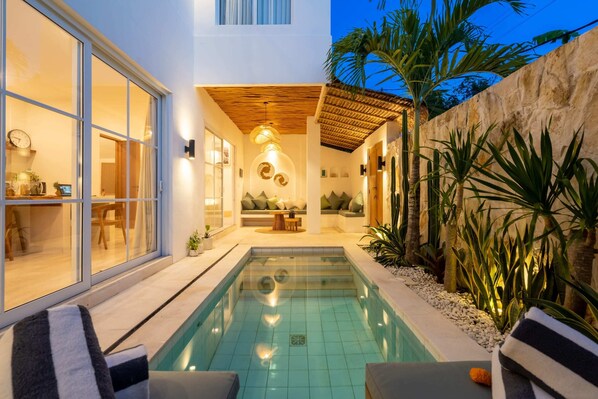 ベーシック ヴィラ | プール | 屋外プール