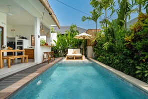 Villa básica | Alberca | Alberca al aire libre 