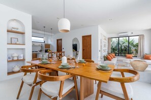 Dining - Villa Irie (Cemagi)