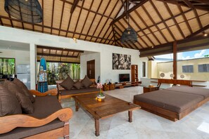 Biệt thự cơ bản | Khu phòng khách | TV, dịch vụ stream 