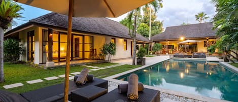 Basic Villa | Kolam renang | Kolam renang terbuka