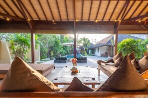 Basic Villa | Terrace/patio