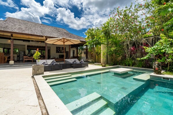 Basic-Villa | Pool | Außenpool