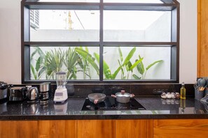 Vila básica | Cozinha privada | Geladeira, micro-ondas, cooktop, chaleira elétrica
