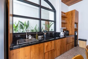 Basic-villa | Privat køkken | Køleskab, mikrobølgeovn, kogeplade, elkedel