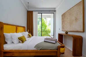 4 bedrooms, desk, laptop workspace, iron/ironing board