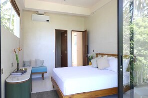 3 bedrooms, desk, laptop workspace, iron/ironing board