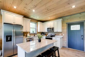 Réfrigérateur, micro-ondes, plaque de cuisson, lave-vaisselle