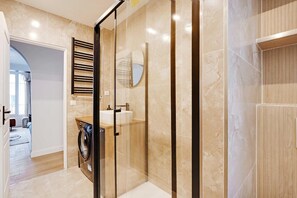 Shower, hair dryer, towels