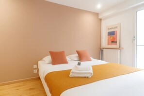 Iron/ironing board, WiFi, bed sheets