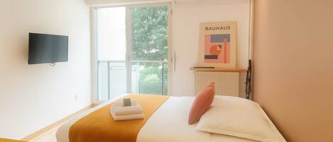 アイロン / アイロン台、WiFi、ベッドシーツ