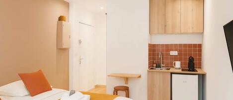 Silitysrauta/-lauta, Wi-Fi, vuodevaatteet