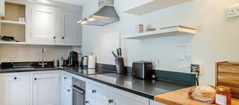 Kings Cottage North - UK49855