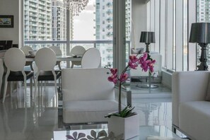 Interior - Icon Brickell 2BDR 16th Fl Bay View & Spa Access (Miami)