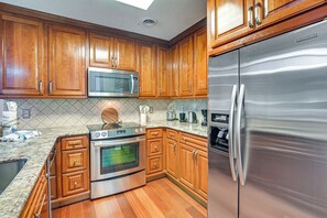 Fridge, microwave, stovetop, dishwasher - Steps to Sand: Walkable Condo in Myrtle Beach! (Myrtle Beach)