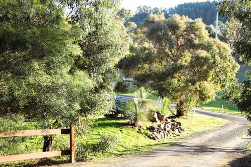 Gisborne Peak Winery - Cottages • Vineyard Stay Macedon Ranges