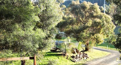 Gisborne Peak Winery - Cottages • Vineyard Stay Macedon Ranges