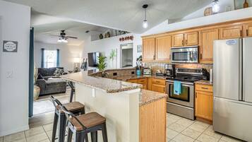 Fridge, microwave, stovetop, dishwasher