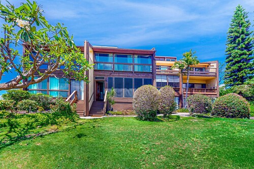 Golfer’s Lava Cove - Waikoloa, HI