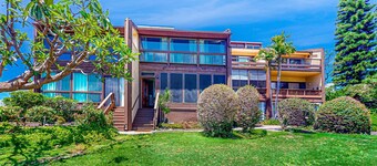 Golfer’s Lava Cove - Waikoloa, HI