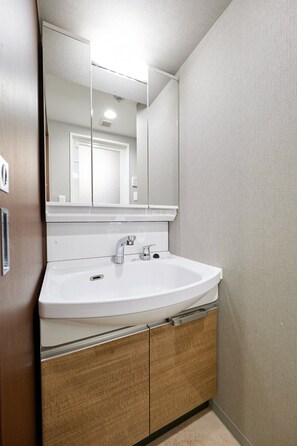 Hair dryer - XS06 XROSS STAY Namba3 (大阪市中央区島之内)