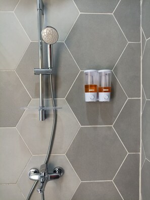 Classic-Villa, 1 Schlafzimmer, eigener Pool | Badezimmer | Dusche, Haartrockner, Handtücher, Seife