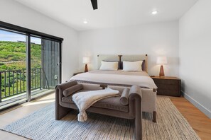 3 habitaciones, tabla de planchar con plancha y cuna de viaje 