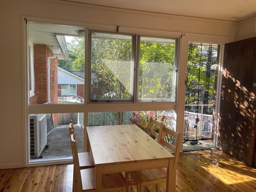 Shared house-Room in Marsfield-Spacious and sunny/MacUni/MacCentre/Queen Bed/Bus