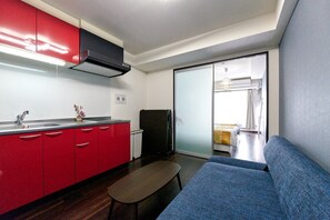1 chambre, fer et planche à repasser, accès Internet