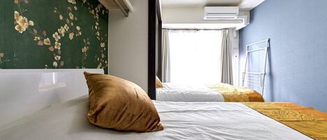 1 dormitorio, tabla de planchar con plancha, Internet