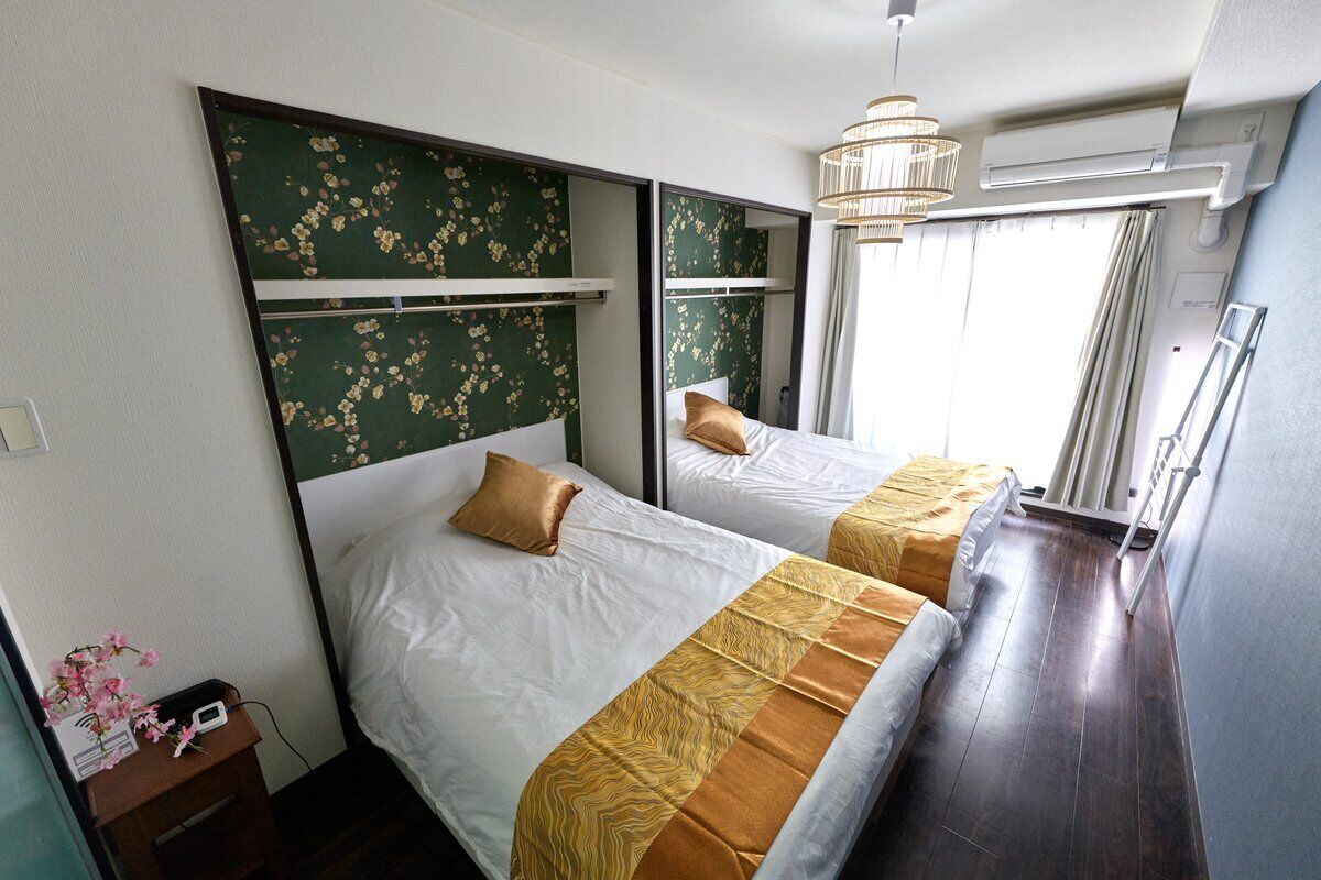 1 habitación, tabla de planchar con plancha y internet 