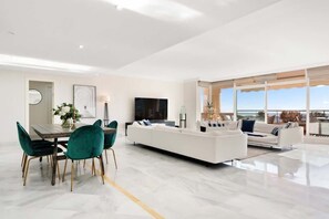 Interior - Luxury Apartment in Marbella with Pool access, Balcony and Amazing Views (Marbella)