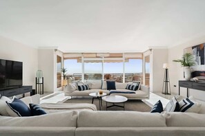 TV - Luxury Apartment in Marbella with Pool access, Balcony and Amazing Views (Marbella)