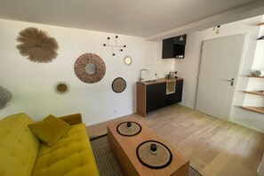 Living area - Cocoon under the oaks with jacuzzi (Saint-Martin-de-Londres)