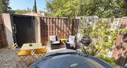 Cocon sous les chĂȘnes avec jacuzzi