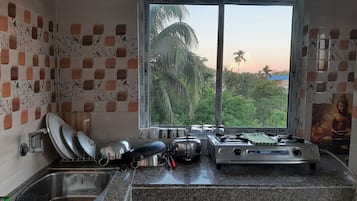 Fridge, stovetop, cookware/dishes/utensils, dining tables