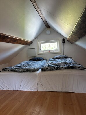 2 makuuhuonetta, vuodevaatteet