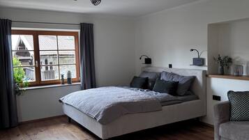 1 bedroom, bed sheets