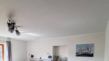 1 bedroom, bed sheets