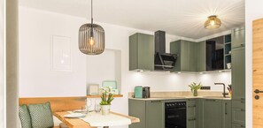 Fridge, microwave, oven, stovetop - Apartment 50sqm for max. 3 persons (Neubeuern)