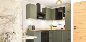 Fridge, microwave, oven, stovetop - Apartment 50sqm for max. 3 persons (Neubeuern)