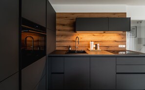 Kühlschrank, Ofen, Herdplatte, Geschirrspüler