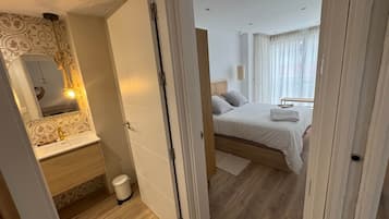 1 habitación, tabla de planchar con plancha, wifi gratis y ropa de cama