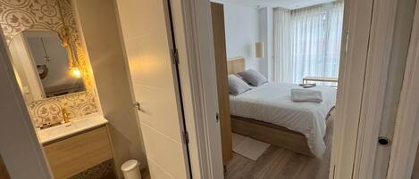 1 室のベッドルーム、アイロン / アイロン台、WiFi (無料)、ベッドシーツ