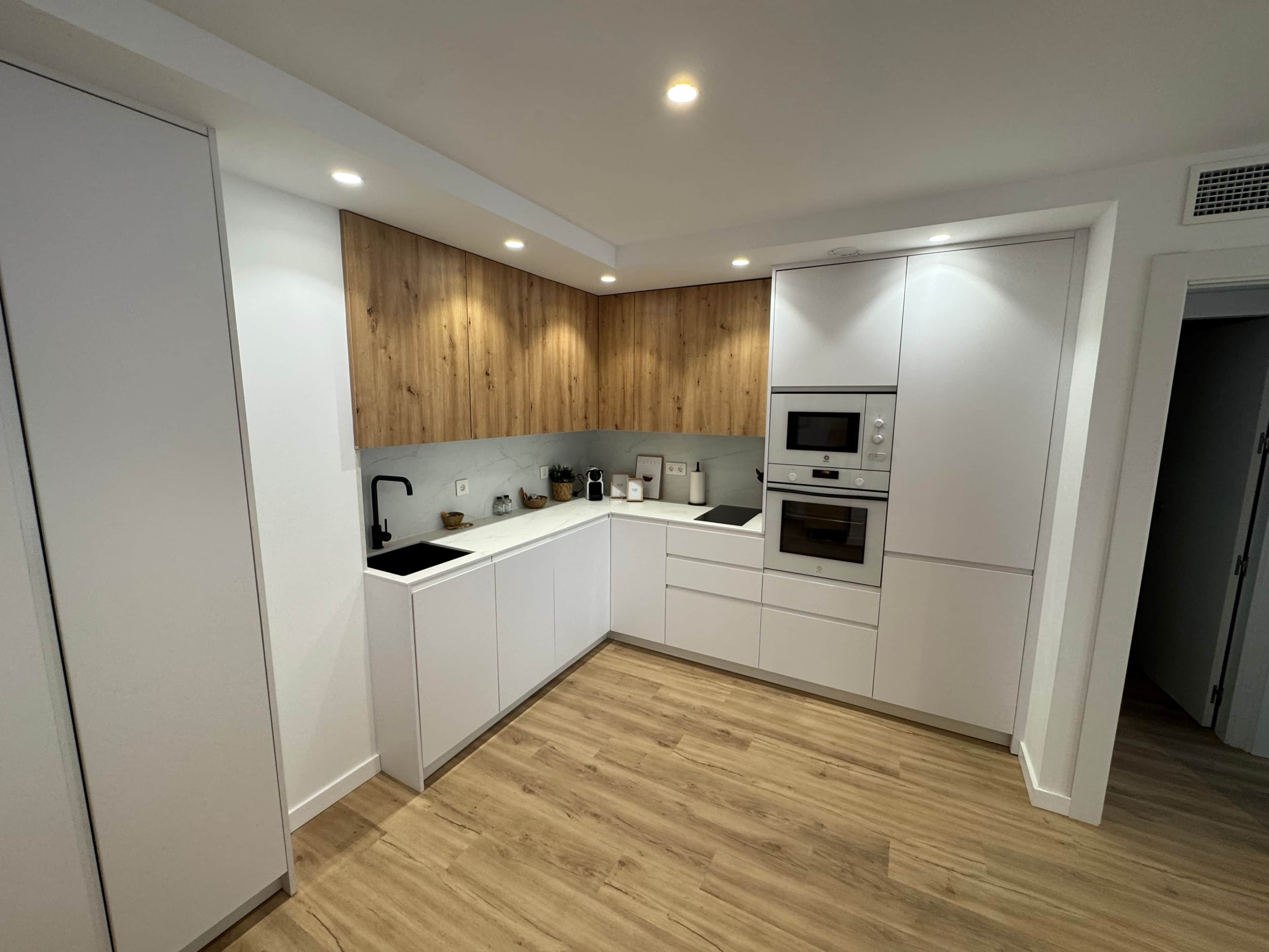 Refrigerador, microondas, horno, placa de cocina