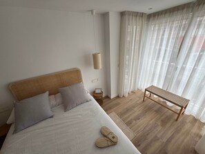 1 slaapkamer, een strijkplank/strijkijzer, gratis wifi, beddengoed