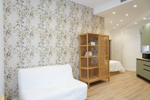 1 slaapkamer, een strijkplank/strijkijzer, gratis wifi, beddengoed