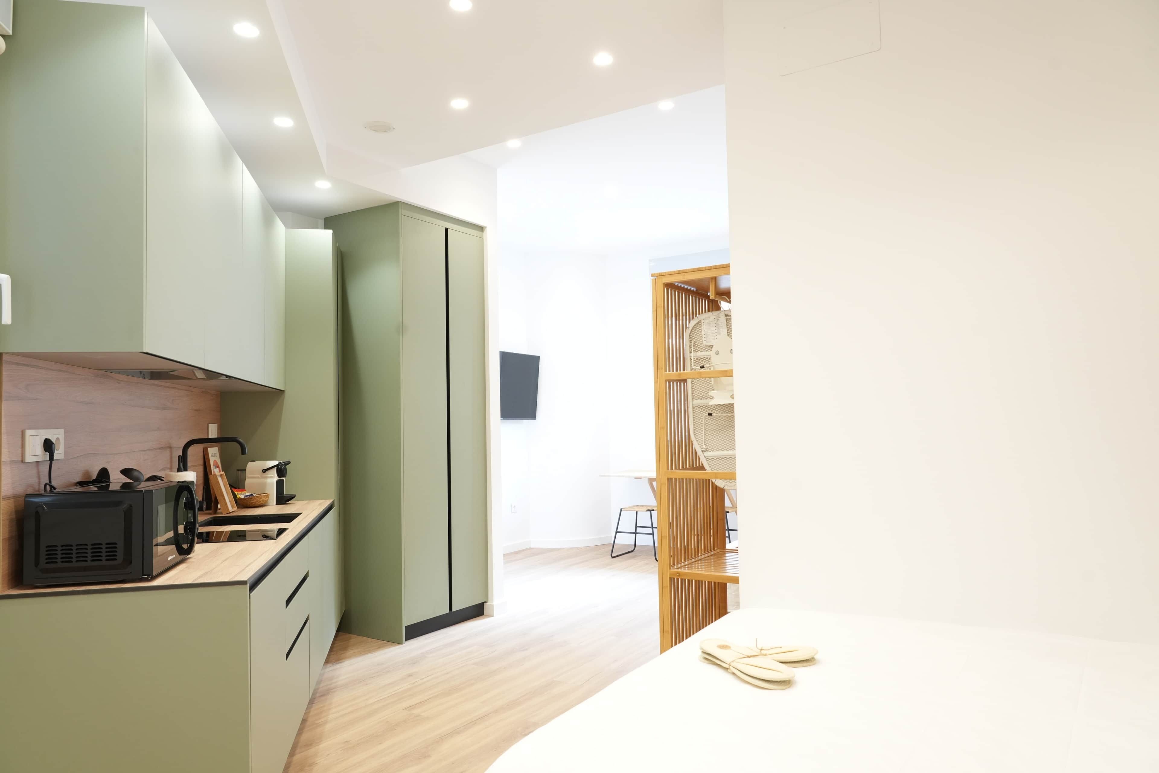 1 habitación, tabla de planchar con plancha, wifi gratis y ropa de cama 